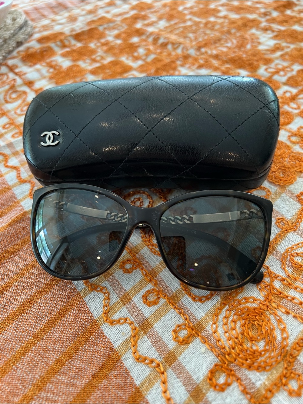 CHANEL Black Oversized Sunglasses with Chain Temples
